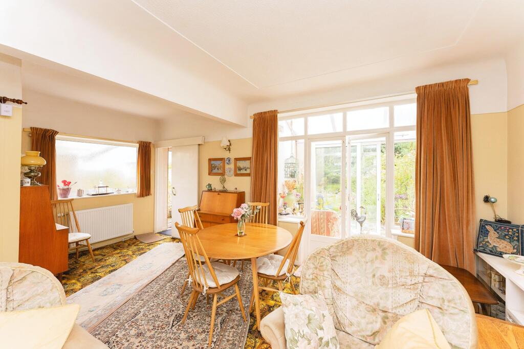 Lounge/Dining Room