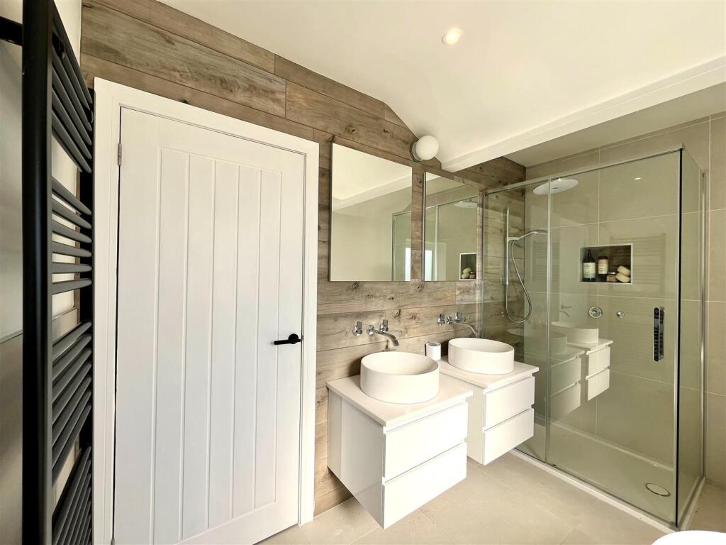 Family Bathroom Aspect 2
