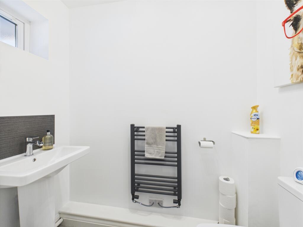 CAM03729G0-PR0048-STILL004