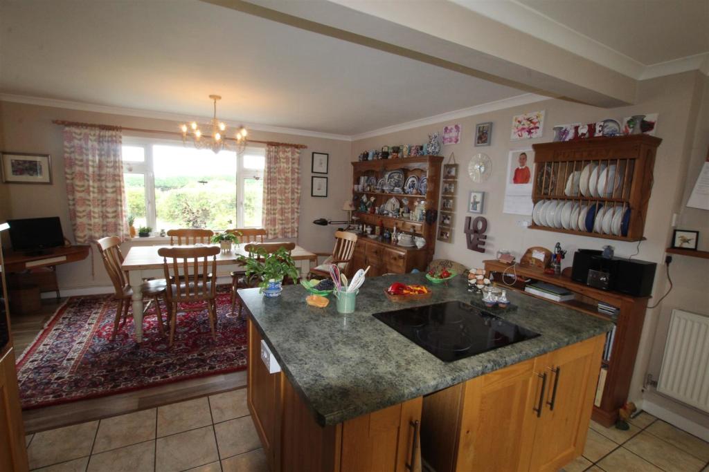 kitchen 2.JPG