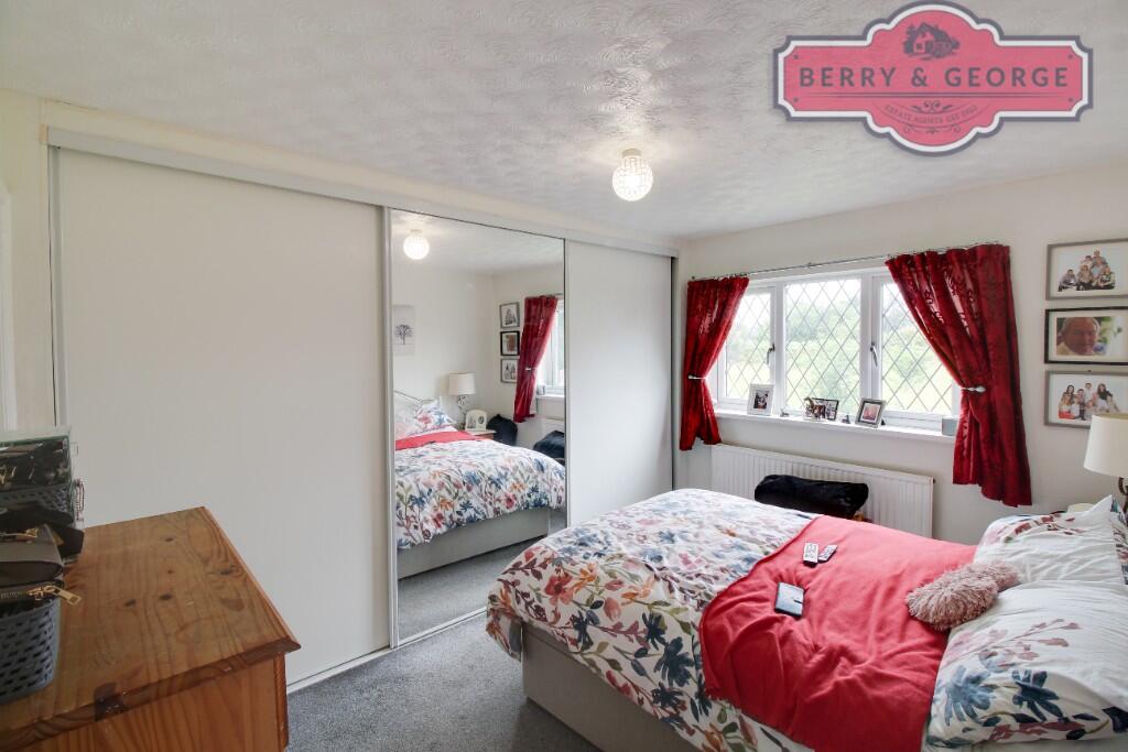 MAIN BEDROOM