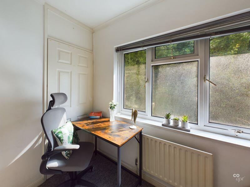 desk area bed 2 