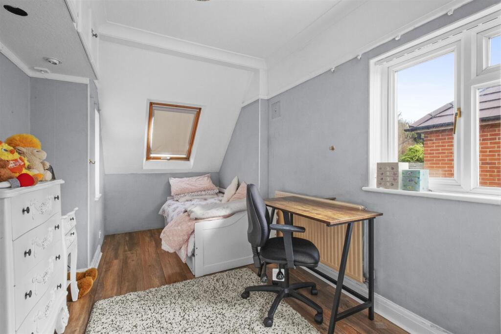 40 White Close, HP13 5NG-1.jpg