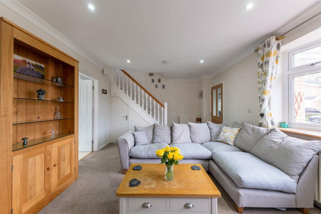 4 Oaktree Close-010.jpg