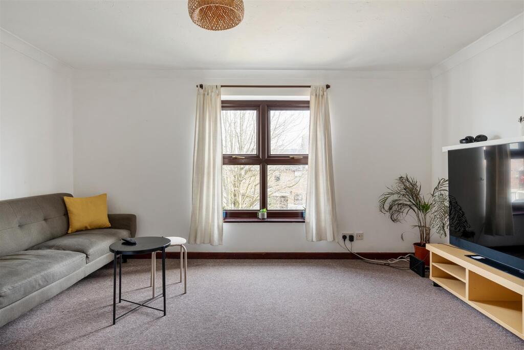 Verbena Close, E16