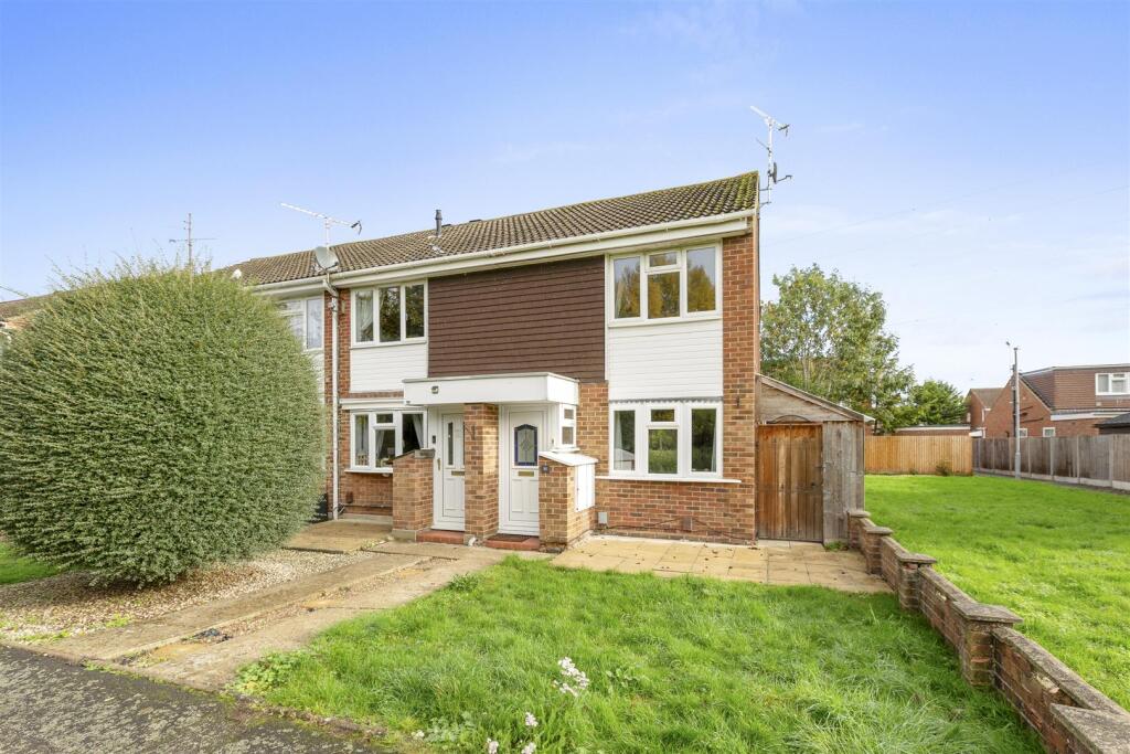 52 Upper Abbotts Hill, HP19 7ST-11.jpg