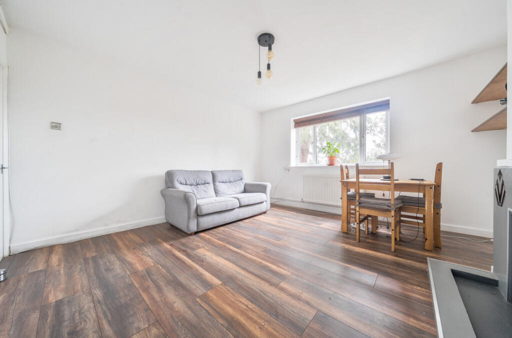 1376691-4-690dce8...