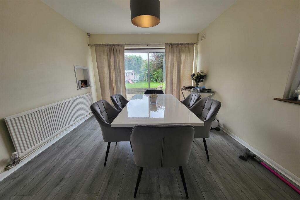 DINING AREA: