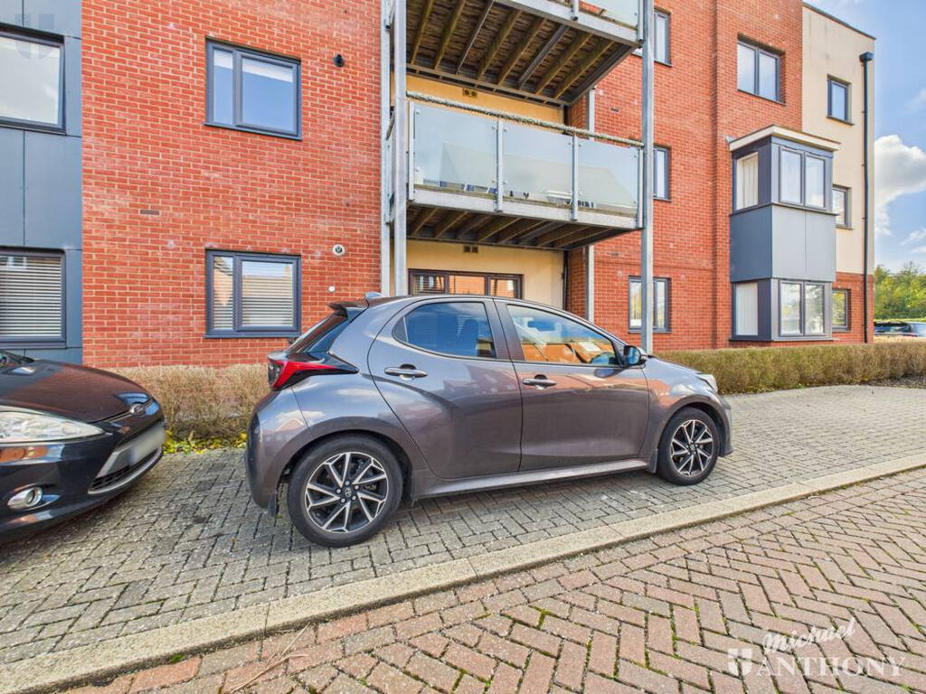 CAM03852G0-PR0465-STILL009-thumbnail-h750-70