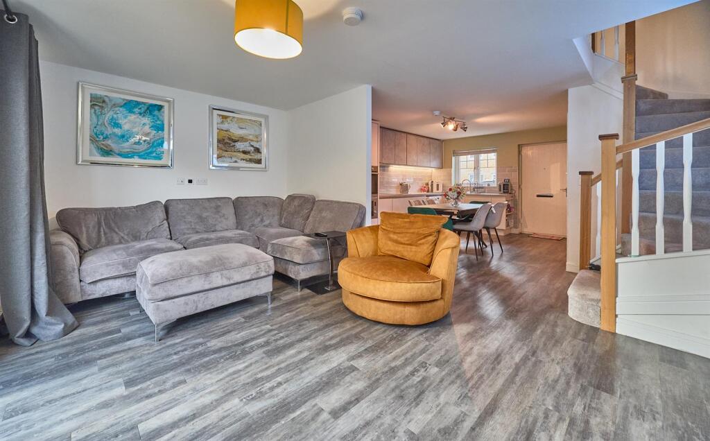 11 Notleyfield Close HK 8.jpg