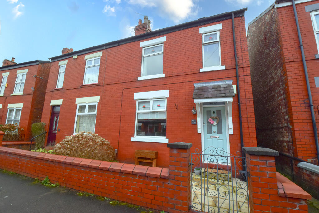 Three Bedroom End Terrace for Sale