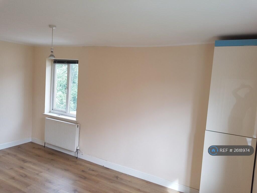 Large Bedroom 