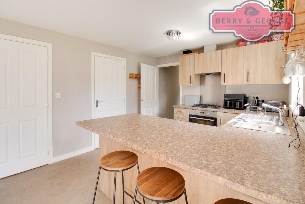 KITCHEN / DINER