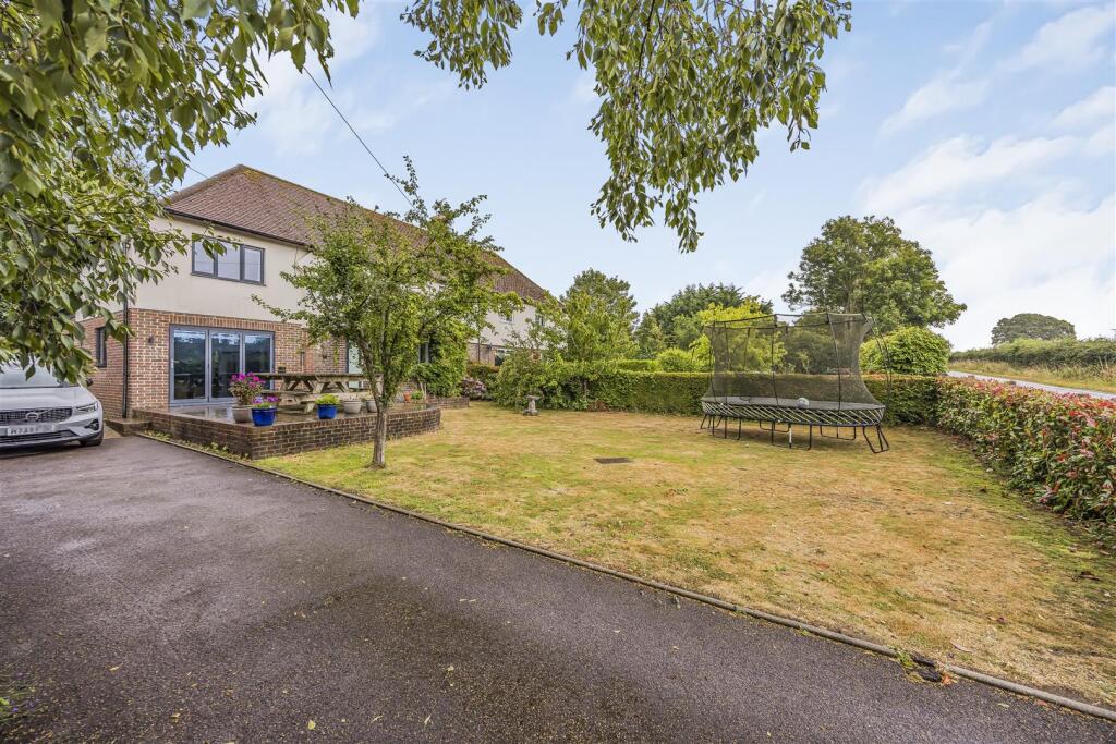 2 Firpiece, Forestside Road, Rowland¿s Castle-Port