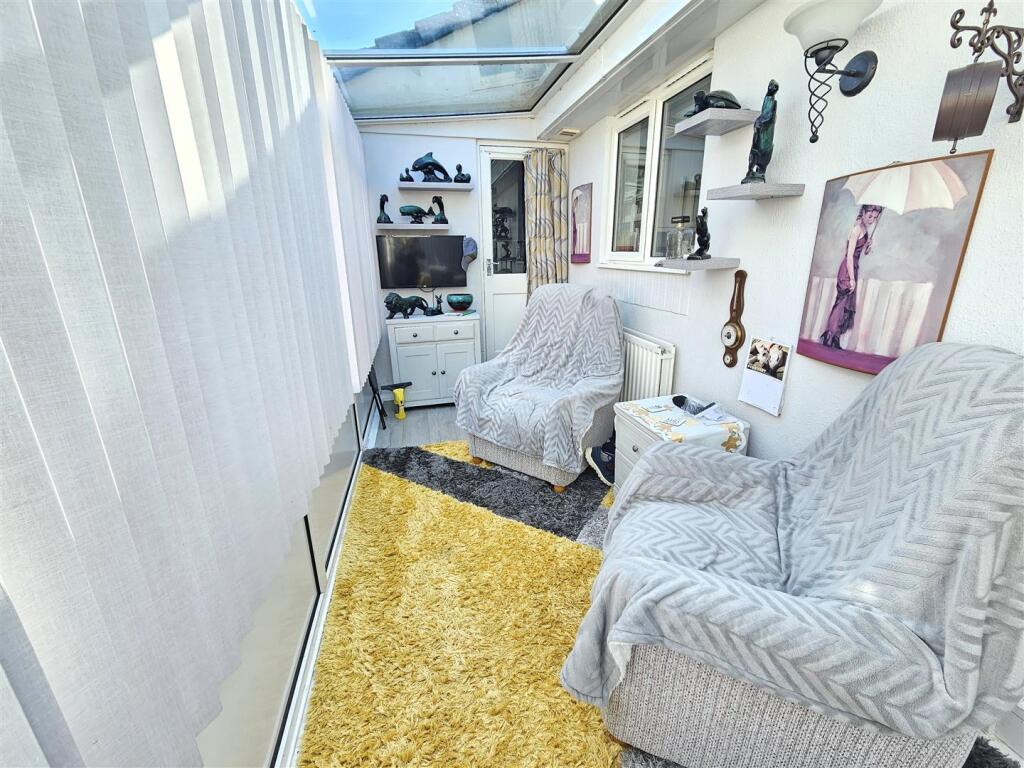 Conservatory leading to garage.jpg