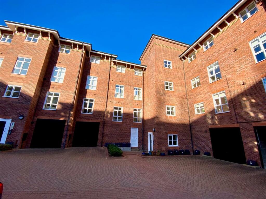 marmaville court 39 courtyard.jpg