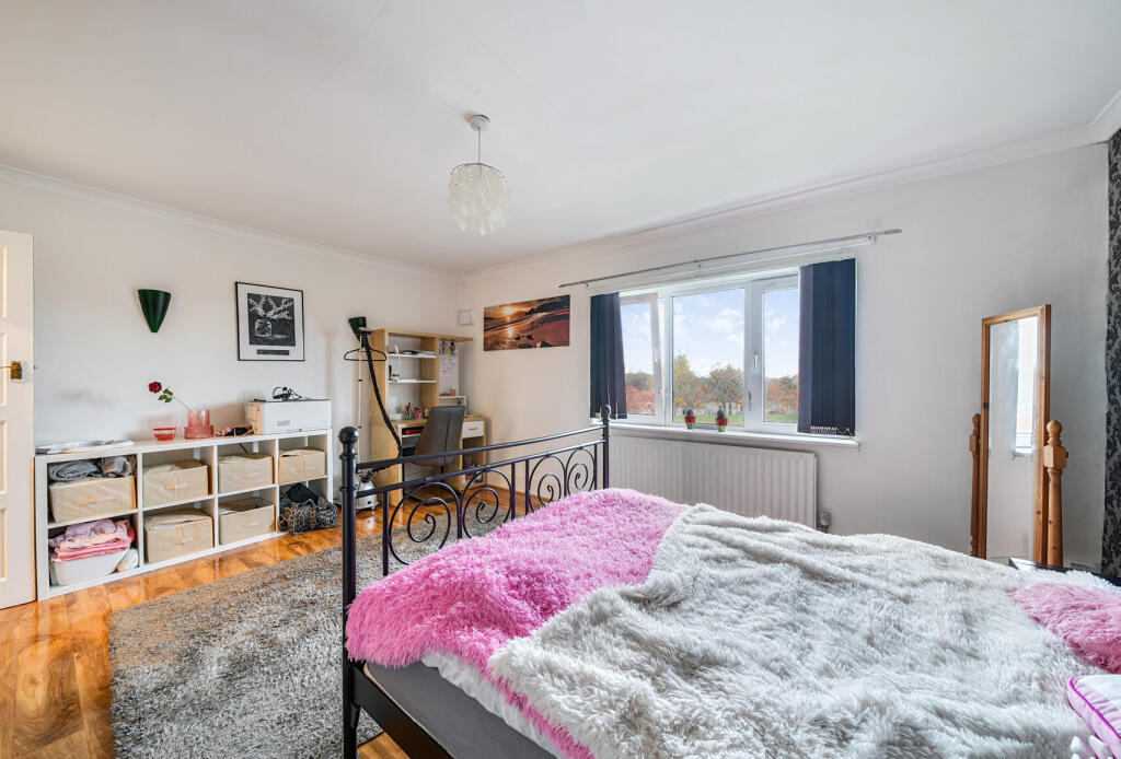 1376275-8-690c75e...