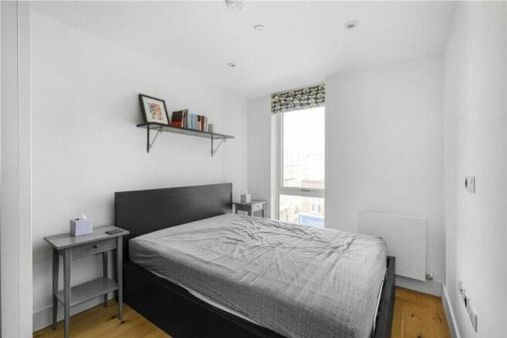 9205_100653004240_IMG_07_0000