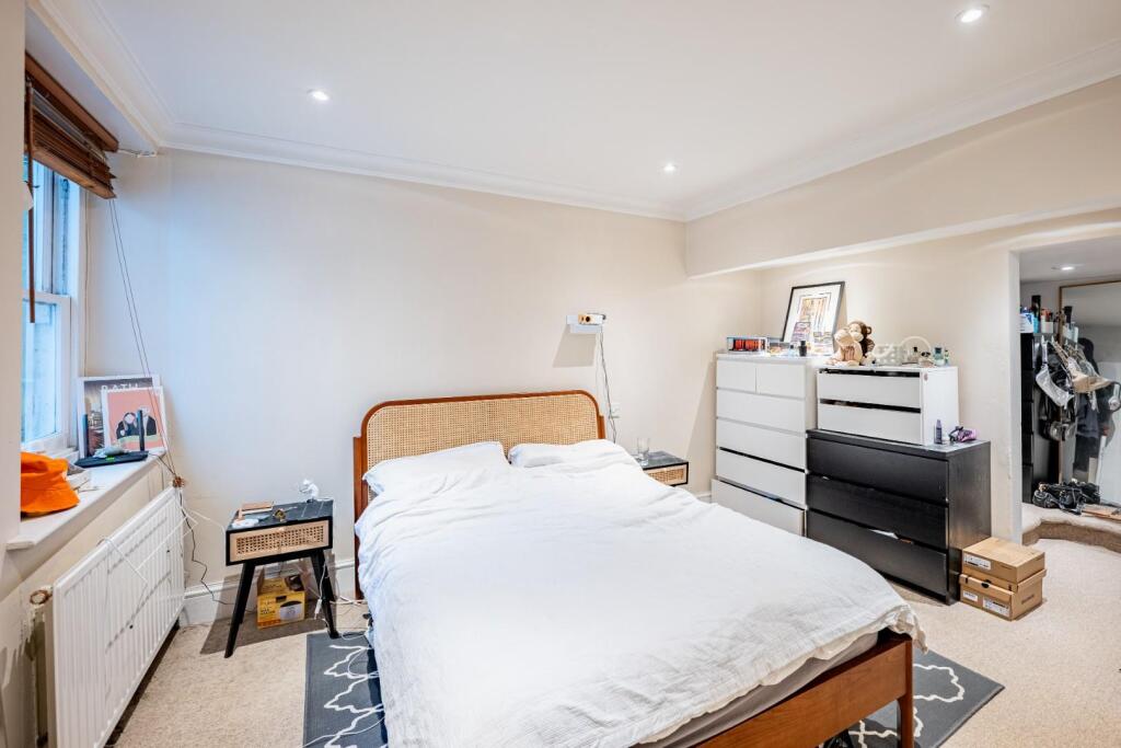 Flat 1 7 Mount Beacon BA1 5QP-13.jpg