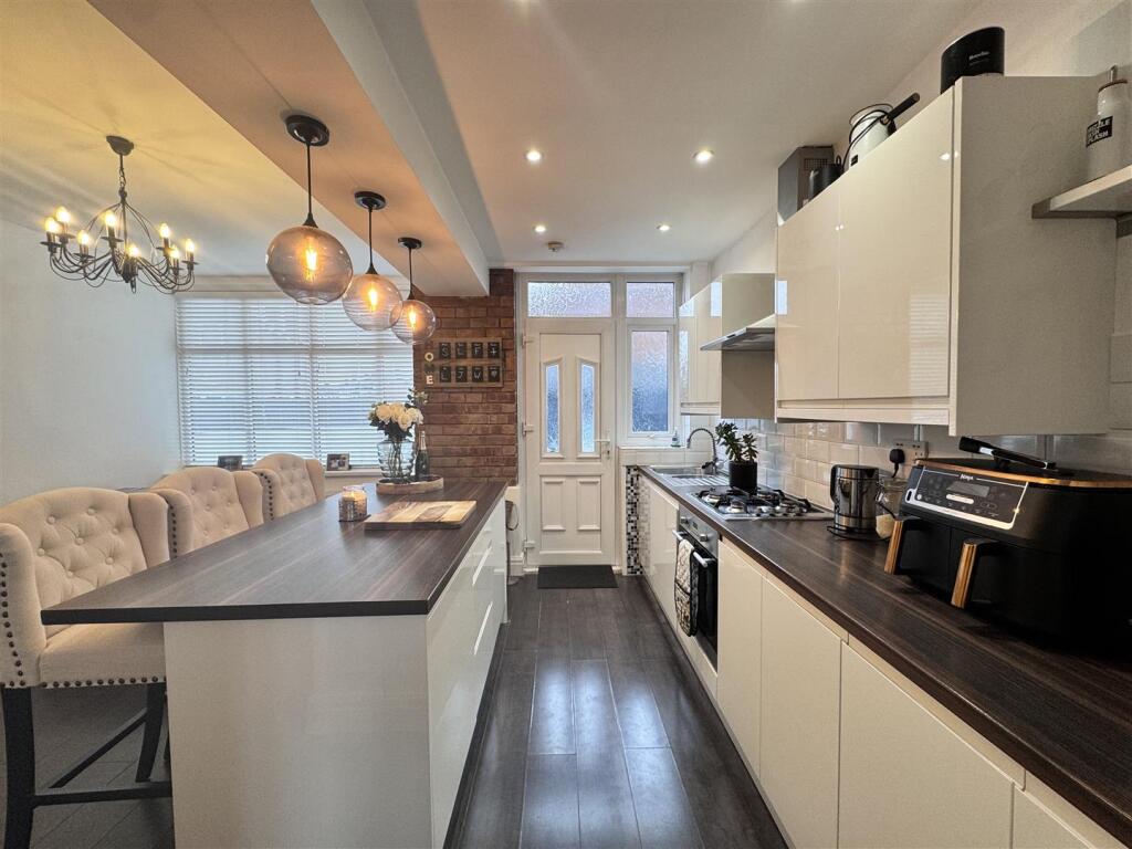 Open plan kitchen / Dining