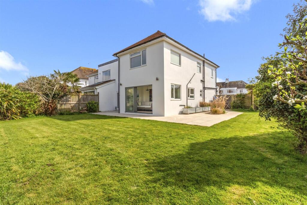 Nutley Drive 18-025.jpg