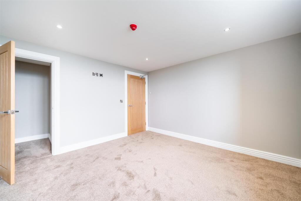 Bedroom 1-3.jpg