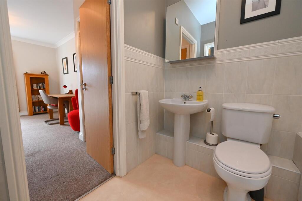 bathroom1.JPG