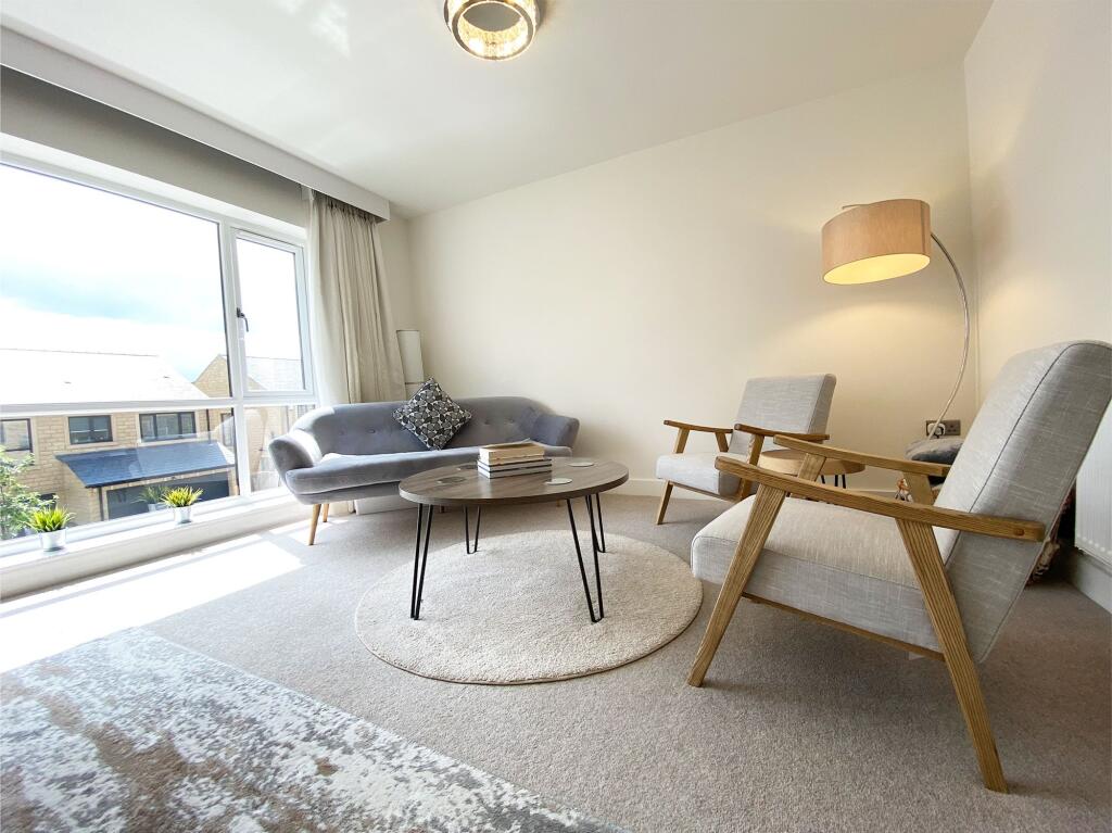 LIVING / DINING ROOM