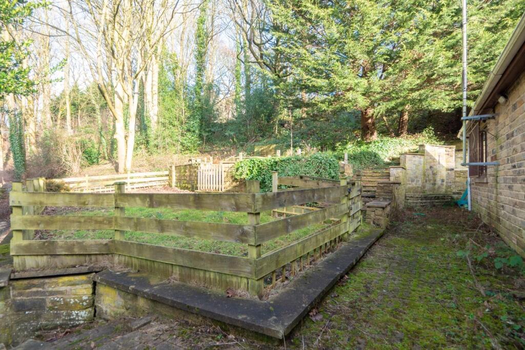 SIDE GARDEN