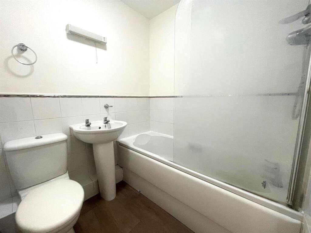Bathroom.jpg