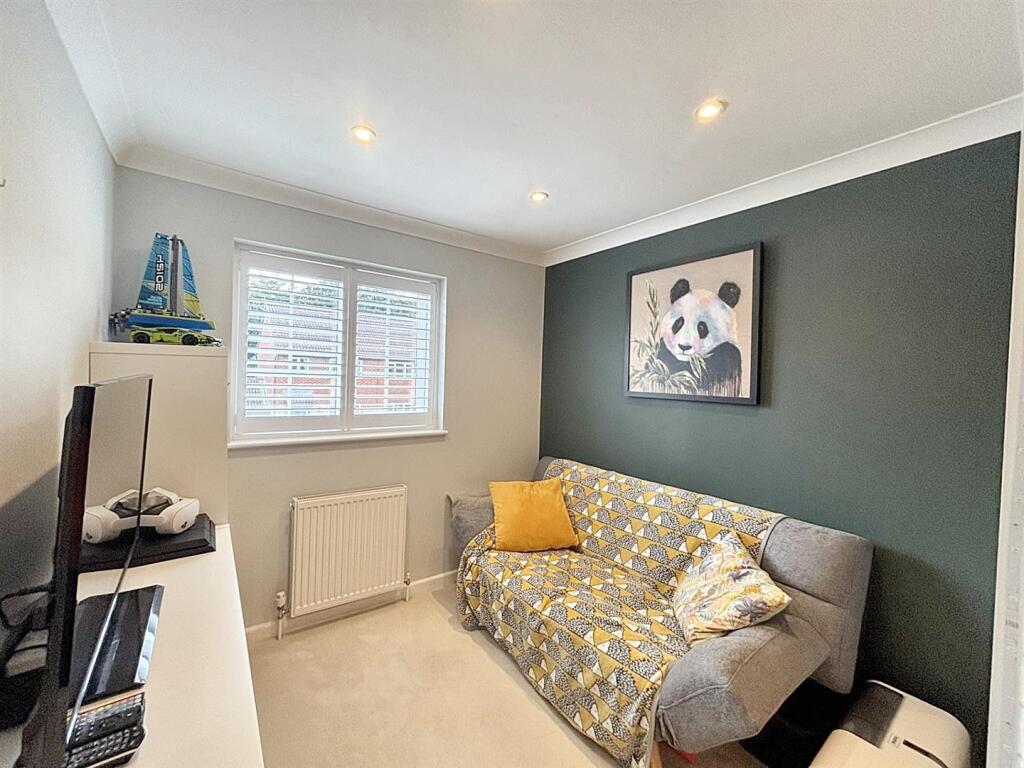 Bedroom 4.jpg