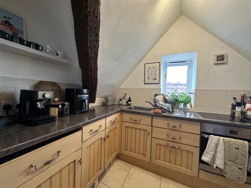 Kitchen 1.jpg