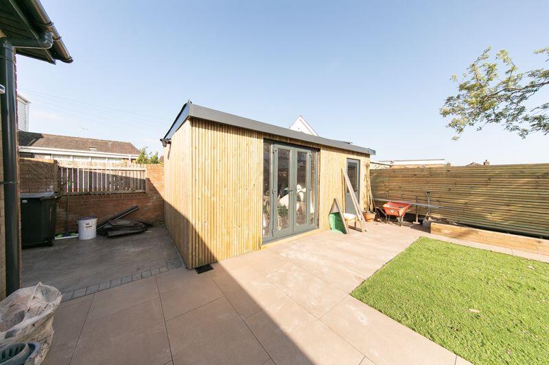 Fully insulated garage/storage space ...