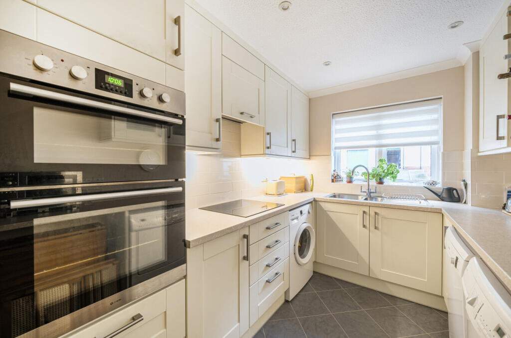 1346692-4-68b6c3c...