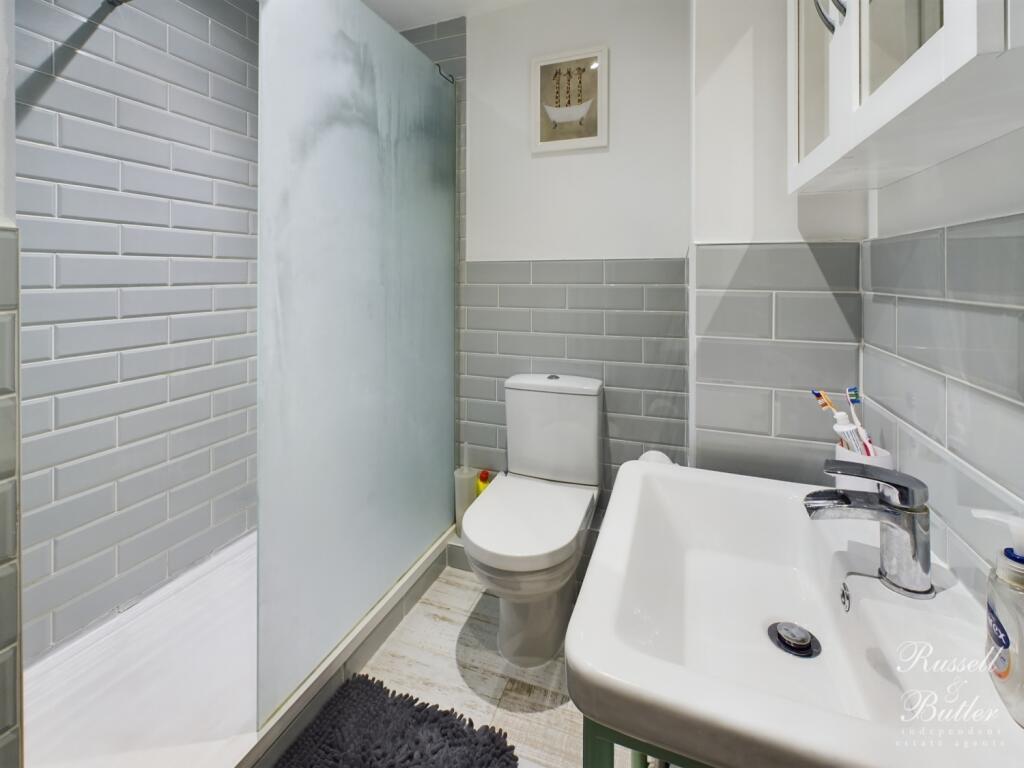 CAM02127G0-PR0246-STILL012