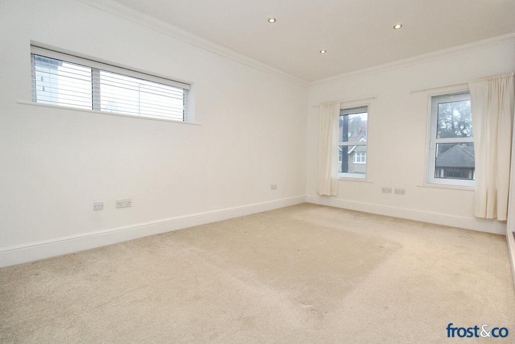 Master Bedroom (2)