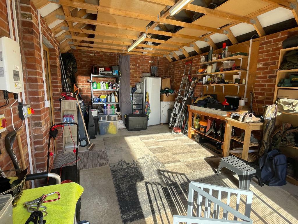 Large single garage