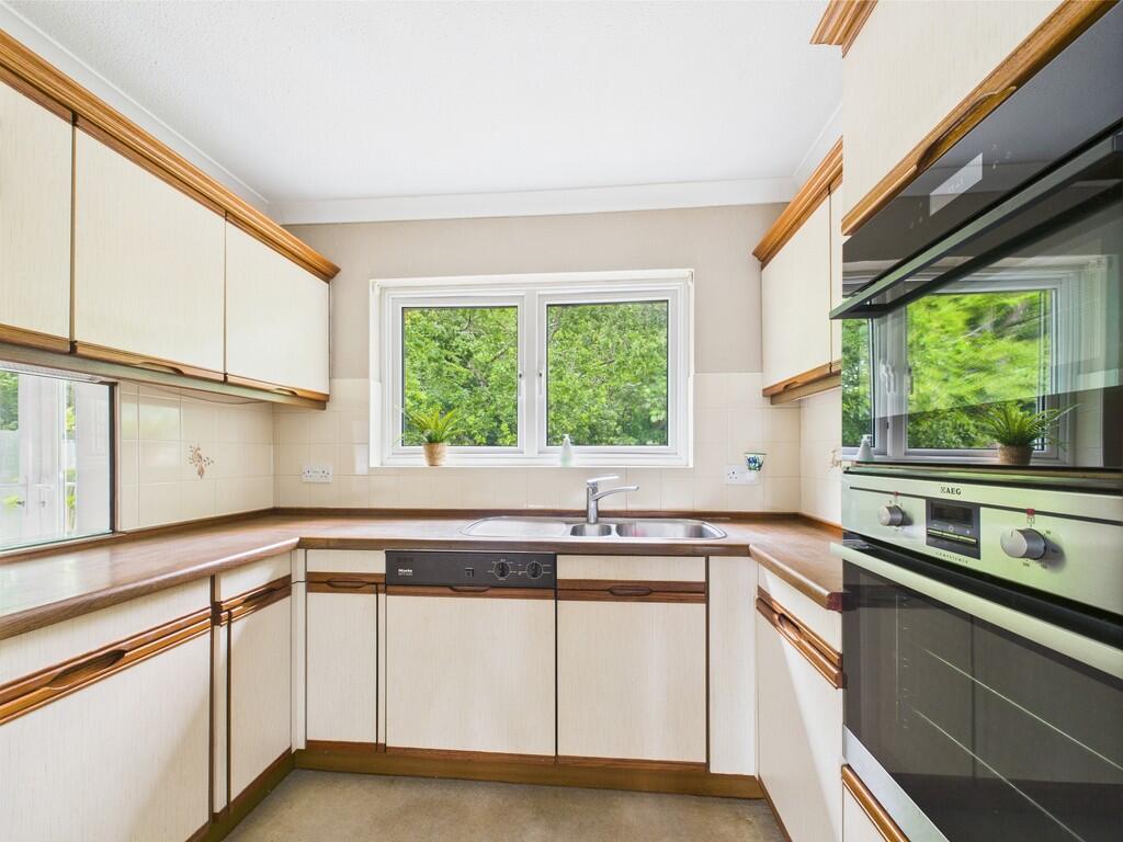 CAM02089G0-PR0483...