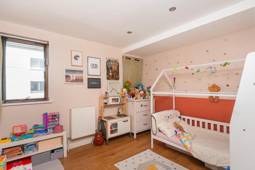 0C6SBV - Bedroom H.jpg