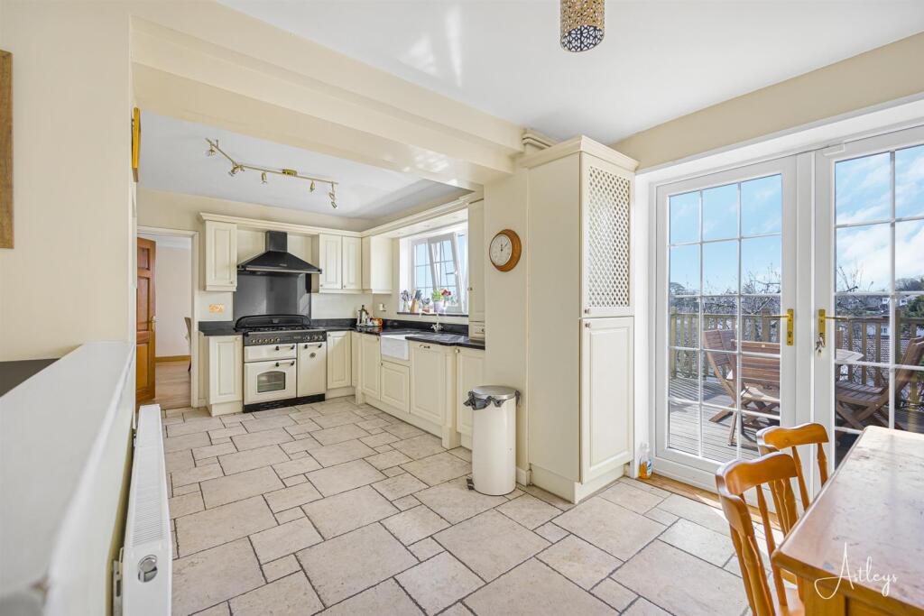 Kitchen/Breakfast Room