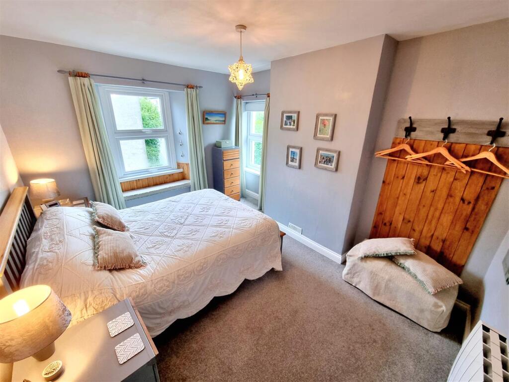 Bed 1.jpg