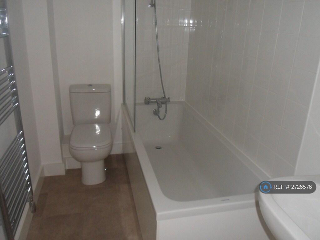 Family Bathroom 