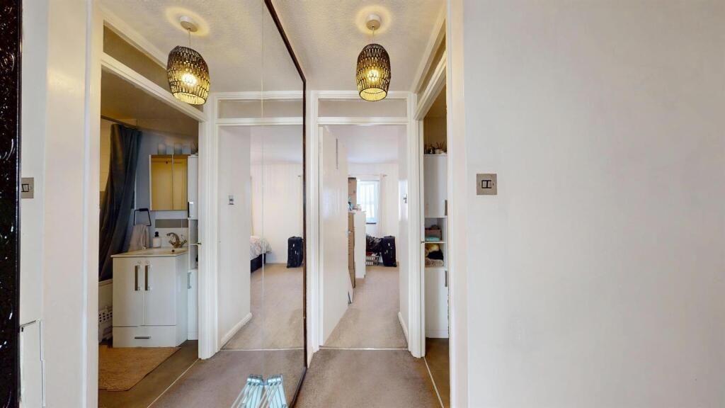 Property to rent in E3