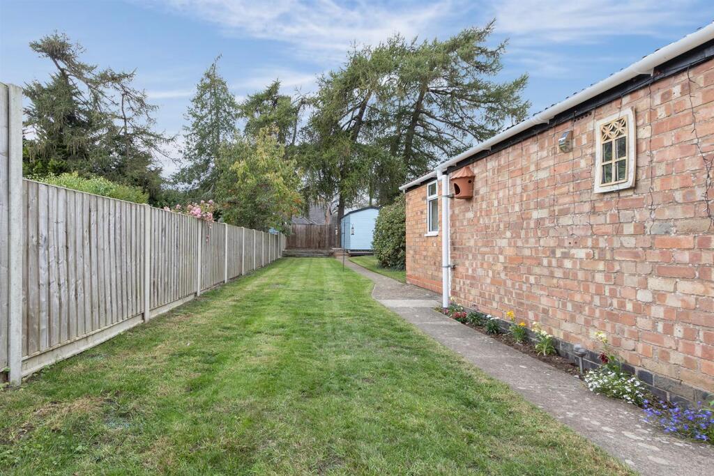 7 Shenstone Avenue, Rugby (19).jpg