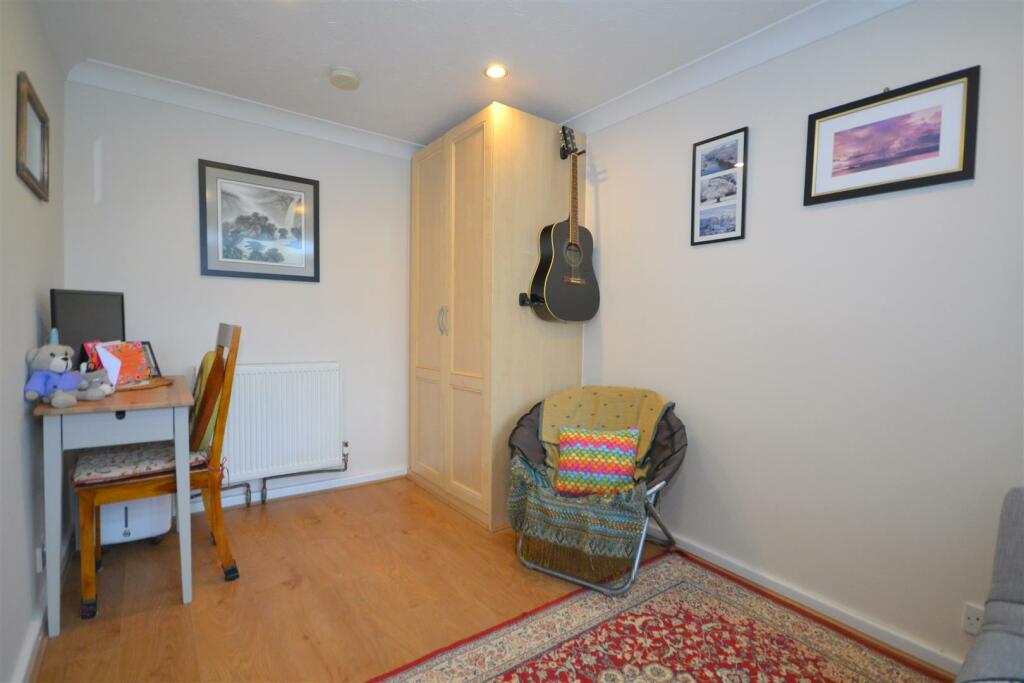 Bedroom 5 / Study