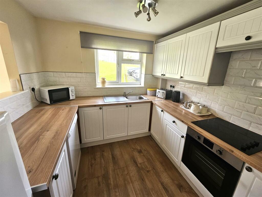 Further Kitchen.jpg