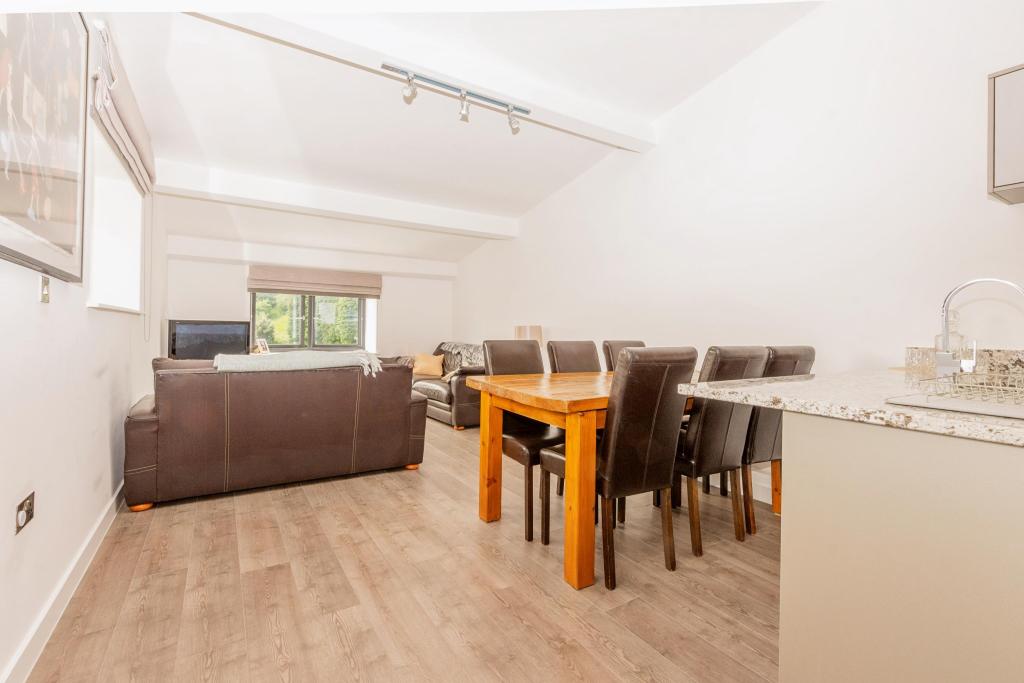 Lounge / Kitchen