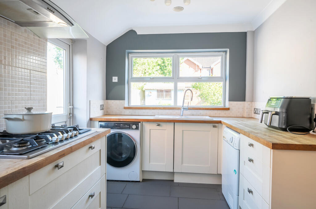 16-68221a781cdb5-...