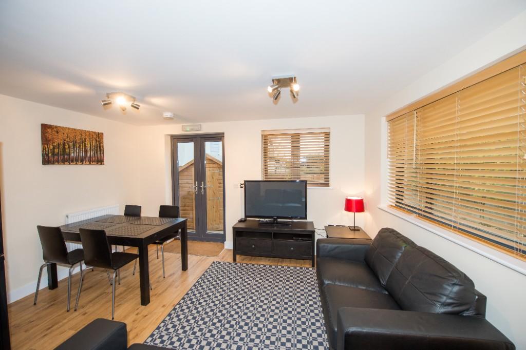 Lounge/Dining