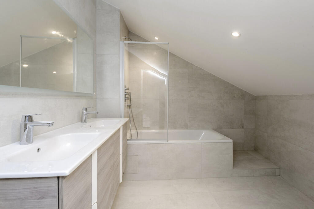 En-suite 3.jpeg